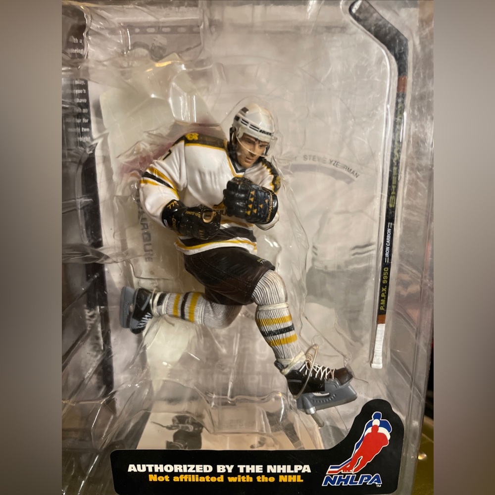 Ray Bourque NHLPA 2000 McFarlane Sports Picks Series 1 Hockey Action Figure